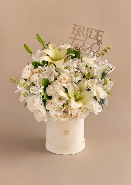 Arreglo "Bride to Be" en Tonos Blancos 