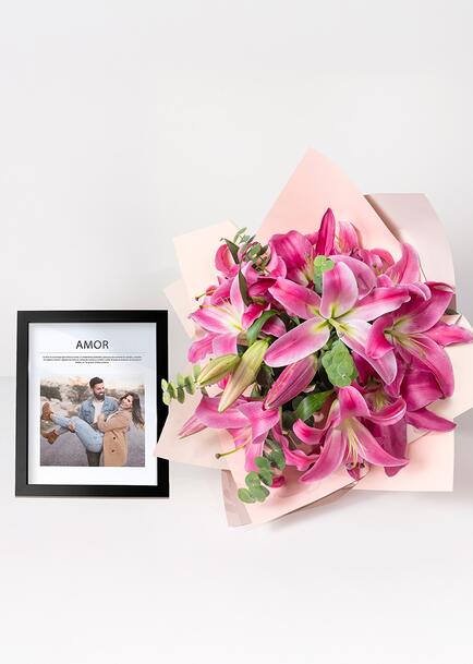 Marco Amor con Ramo de Stargazer