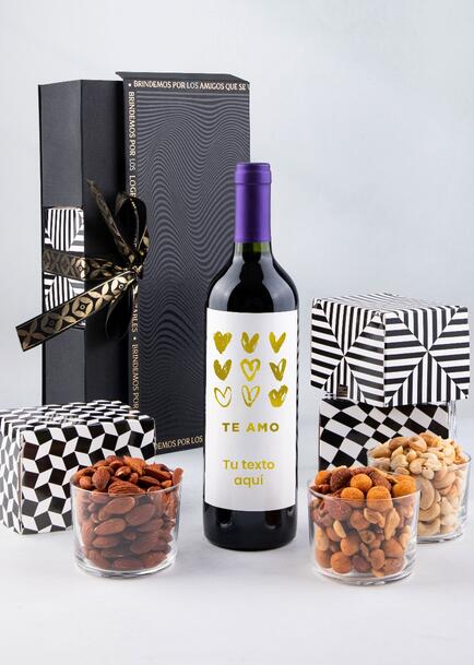 Personaliza Vino tinto con etiqueta "Te amo" y botanas