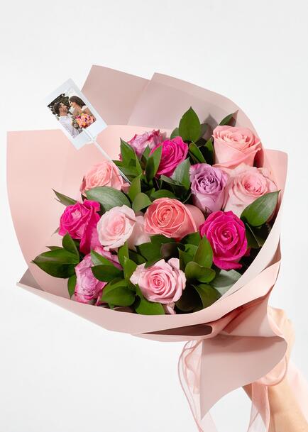 Ramo Romántico de 12 Rosas con mini foto