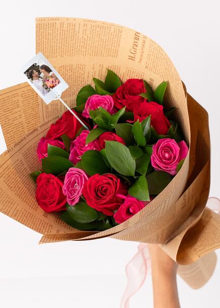 Ramo de 24 Rosas Fuscia y Rojas con mini foto