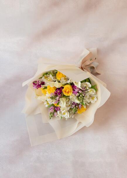 Ramo de 8 Alcatraces y Rosas