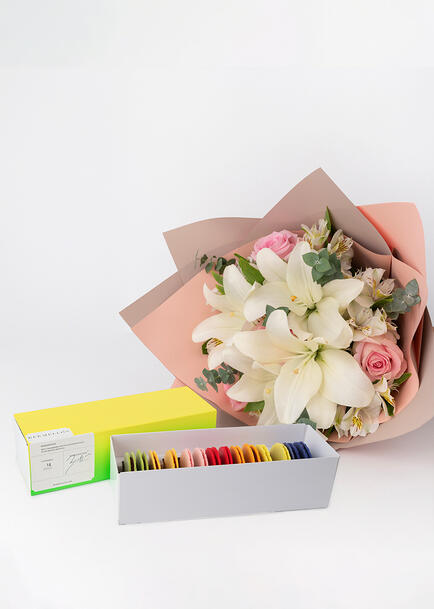 Ramo de Rosas y Lilys con Caja de Bermell&oacute;n