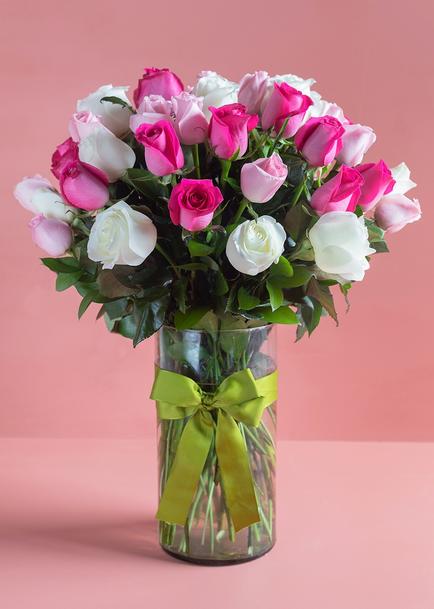 Solamente nosotros arreglo con 50 rosas