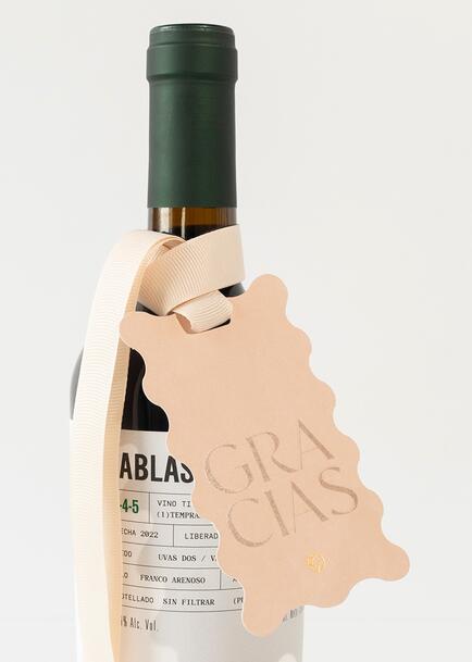 Vino con Distintivo Gracias