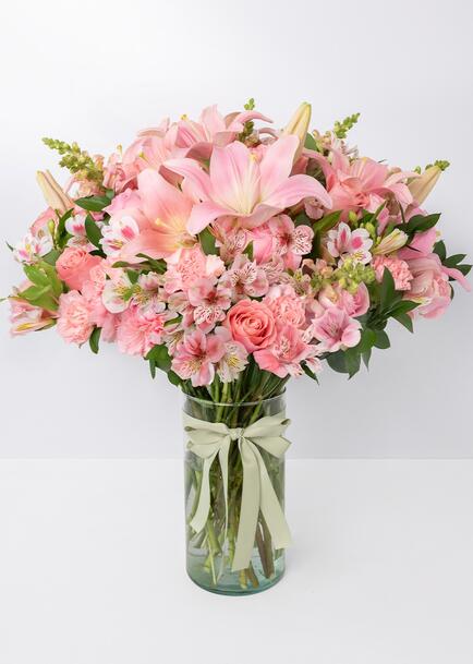 Ternura Floral con Lilys y Rosas