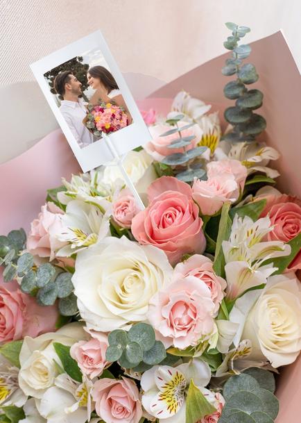 Personaliza Mini Foto con Ramo de 8 Rosas