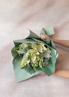 Imagen preview para 10 Alcatraces y Lilys en ramo - 2