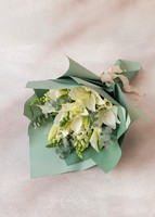 10 Alcatraces y Lilys en ramo