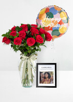 Imagen preview para 12 Rosas Rojas con Marco Foto y Globo Cumpleaños - 1