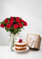 Imagen preview para 12 Rosas Rojas con Pastel Zanahoria Florence - 1