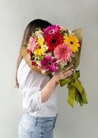 Imagen preview para 15 Gerberas Coloridas en ramo - 2