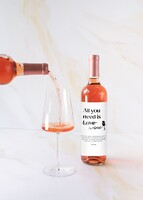 Imagen preview para Personaliza Vino Beringer con etiqueta "All you need is love" - 3