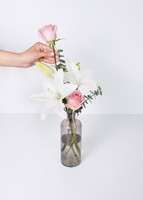 Imagen preview para Violetero con Lily blanca y Rosa claro - 2