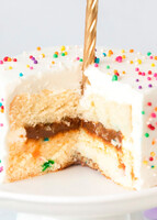 Imagen preview para Planta de la Buena Vibra con Pastel de Cumpleaños La Divinata y Globo ''Happy Birthday'' - 3