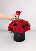 Imagen preview para 24 Rosas Rojas en Caja Negra - 2