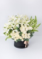 Imagen preview para Arreglo de 24 Rosas y Lilys Blancas - 1