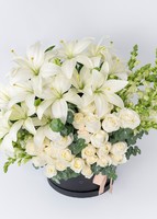 Imagen preview para Arreglo de 24 Rosas y Lilys Blancas - 3