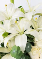 Imagen preview para Arreglo de 24 Rosas y Lilys Blancas - 4