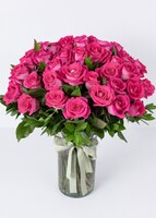 Imagen preview para 50 Rosas Rosa Intenso en Jarrón - 1
