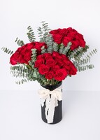 Imagen preview para 50 rosas rojas en jarrón negro - 2