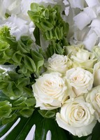 Imagen preview para Gladiolas y Rosas blancas en jarrón - 4