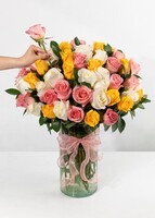 Imagen preview para Arreglo 50 Rosas Combinadas - 2