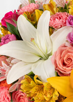 Imagen preview para Arreglo Colorido de Lilys y Rosas - 3