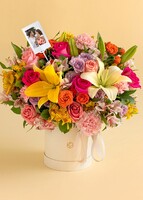 Imagen preview para Arreglo Colorido de Lilys y Rosas  con mini foto - 1