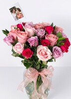 Imagen preview para Arreglo Romántico de 24 Rosas con mini foto - 1