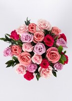 Imagen preview para Arreglo Romántico de 24 Rosas con mini foto - 3