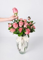 Imagen preview para Arreglo de 12 Rosas Rosas con Mini Foto - 4