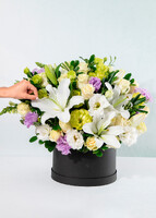 Imagen preview para Arreglo de Casablancas y Lisianthus con Mini Foto - 3