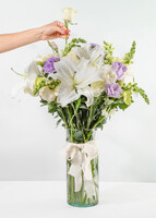 Imagen preview para Arreglo de Casablancas y Rosas Blancas - 2