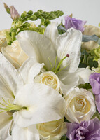 Imagen preview para Arreglo de Casablancas y Rosas Blancas - 4