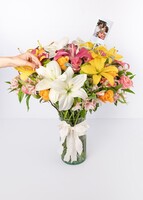 Imagen preview para Arreglo de Combinación de Lilys con Mini Foto - 4
