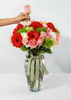 Imagen preview para Arreglo de Gerberas Rojas y Rosas - 3