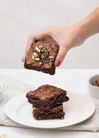 Imagen preview para Arreglo de Rosas Combinadas con Brownies - 4