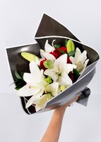 Imagen preview para Ramo de Rosas Rojas y Lilys - 1