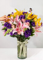 Imagen preview para Arreglo de Stargazers y Lilys amarillas con Mini Foto - 5