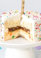 Imagen preview para Birthday Cake Vainilla Individual con Vino Beringer Personalizado - 4