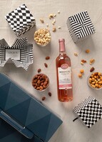 Imagen preview para Regalo con Vino Rosado y Botanas - 1