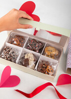 Imagen preview para Caja de Botanas La Divinata y Globo Love You - 4