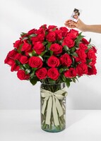 Imagen preview para Clásico Amor 50 rosas rojas con mini foto - 1