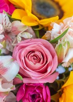 Imagen preview para Girasoles y mini rosa rosa en jarrón tornasol - 4