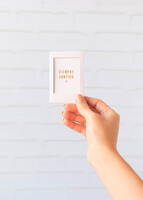 Imagen preview para Jarrón de Rosas Rojas y Stargazers con Mini Foto - 3