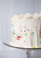 Imagen preview para Kit Cumpleañero Gerberas con Pastel Vainilla Florence - 2