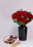Imagen preview para 18 Rosas Rojas con Brownies La Divinata - 1