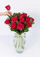 Imagen preview para 12 Rosas Rojas con Pastel La Divinata - 3