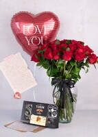 Imagen preview para Kit 24 Rosas Rojas con Chocolates y Globo - 1